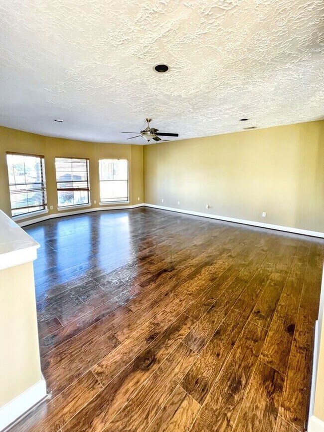 Building Photo - Welcome to your new house!