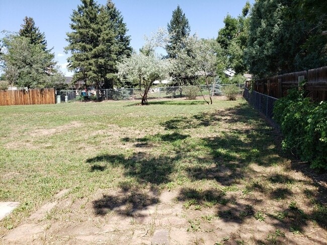 Building Photo - Nice 4 bedroom, 2 bath split level home