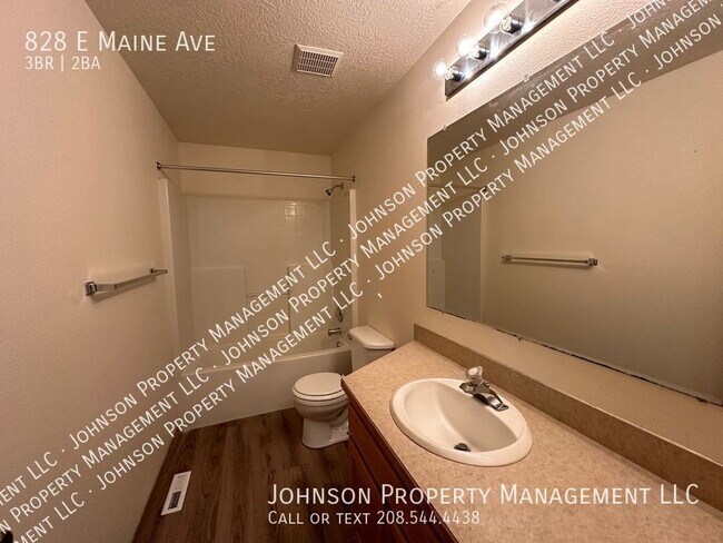 Building Photo - 828 E Maine Ave