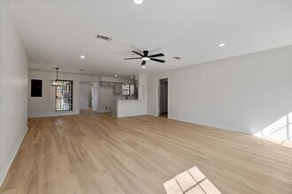 Building Photo - 20 Woody Creek Dr