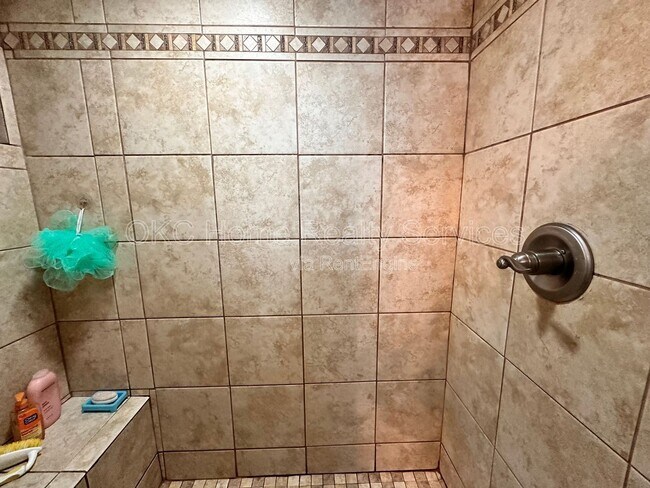 Building Photo - 17316 Valley Crst