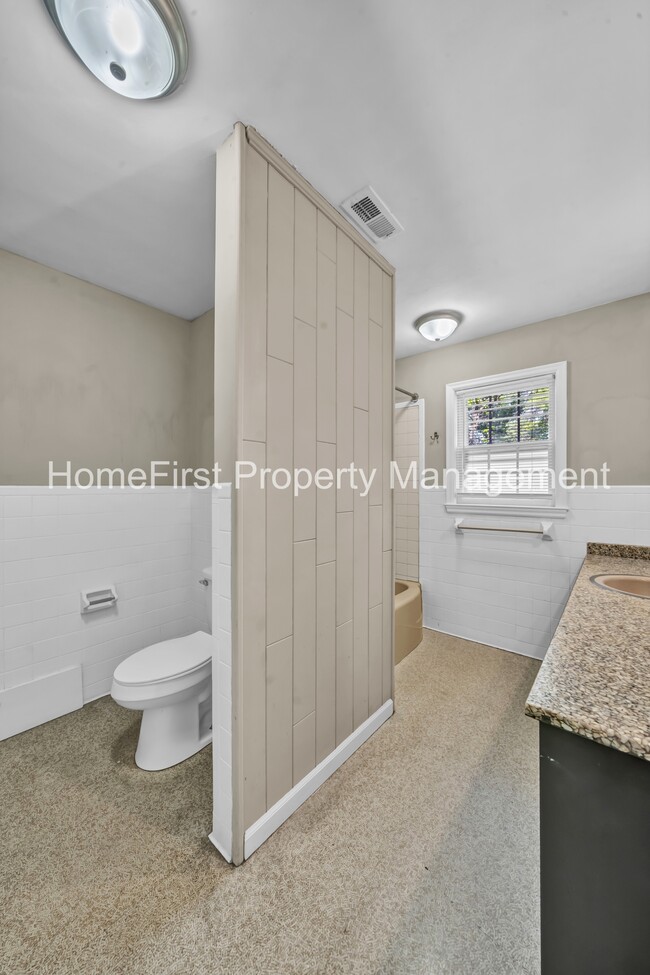 Building Photo - 105 Meadowlark Dr