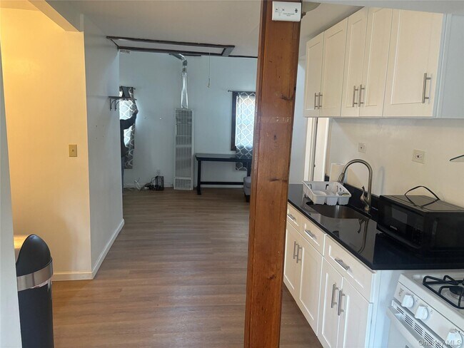 Building Photo - 1 Royal Acres Dr