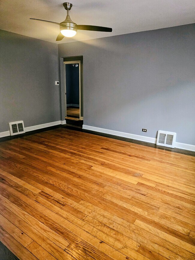 Building Photo - 7630 S Jeffery Blvd