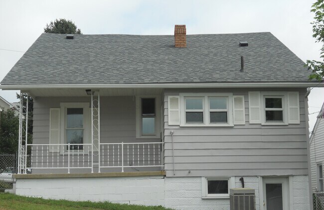 Building Photo - 422 W 45th St