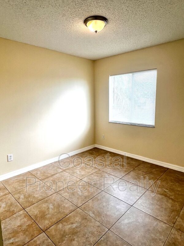 Building Photo - 12968 Fennway Ridge Dr