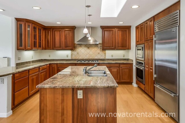 Building Photo - 986 Bel Marin Keys Blvd