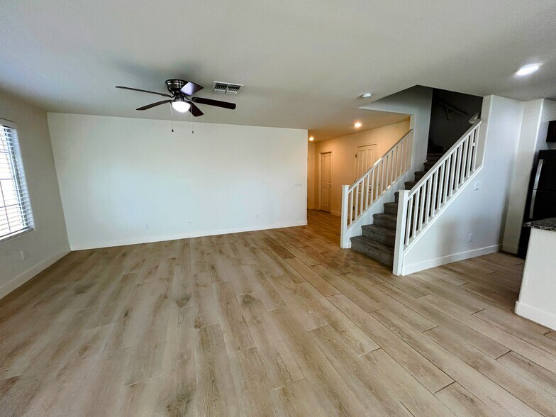 Building Photo - 2964 S Washington St