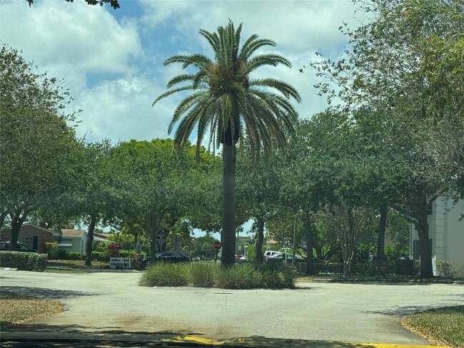 Building Photo - 2220 NE 68th St