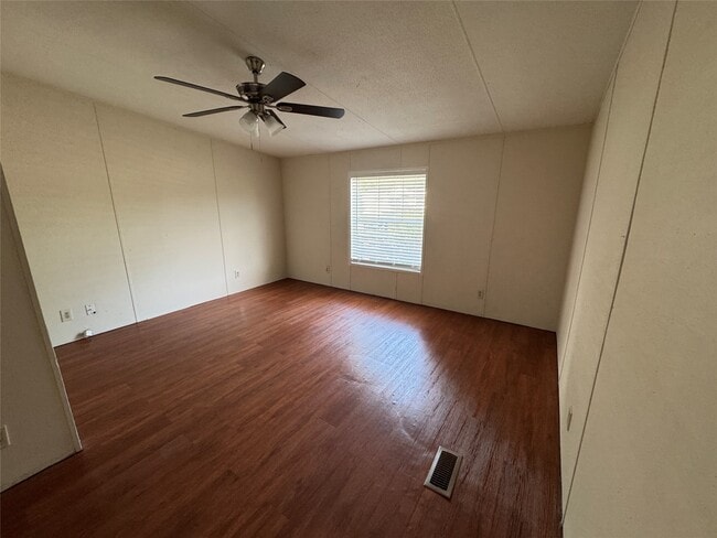 Building Photo - 146 Carmen Blvd