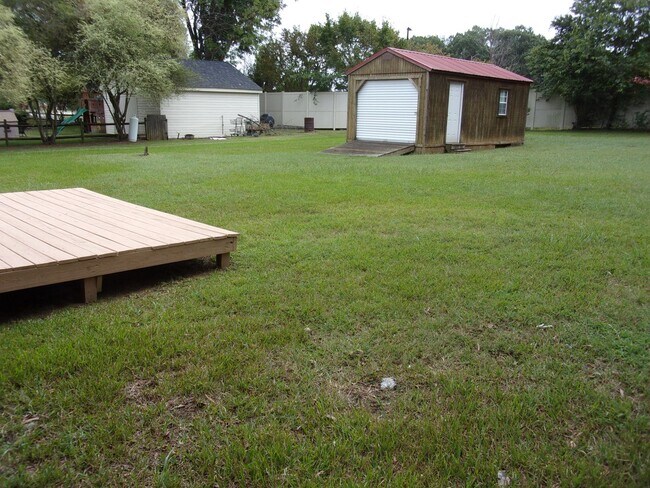 Building Photo - Brick Ranch Home on Large Lot