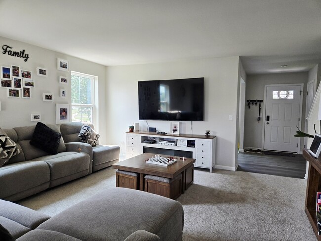 Building Photo - 1747 Goldenrod Turn