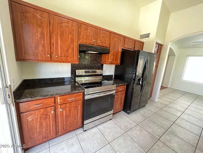 Building Photo - 5023 W Kristal Way