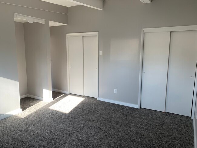 Building Photo - 2312 Roosevelt Dr