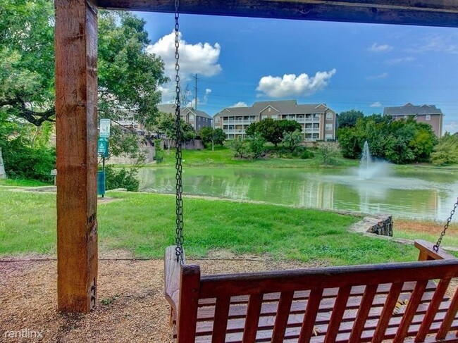 Building Photo - 1 br, 1.5 bath Condo - 6740 Davidson Stree...