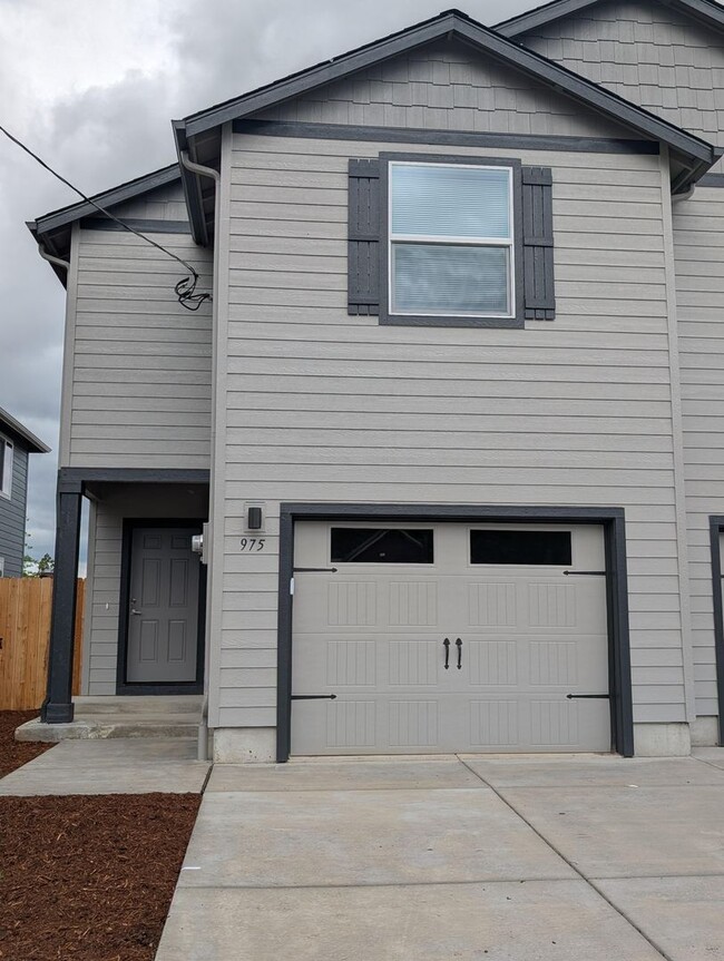 Building Photo - 975 W 27th Ave