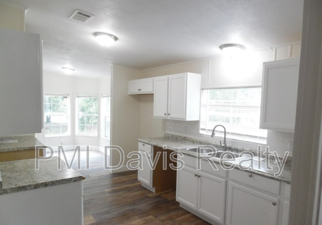 Building Photo - 5497 Coronado St