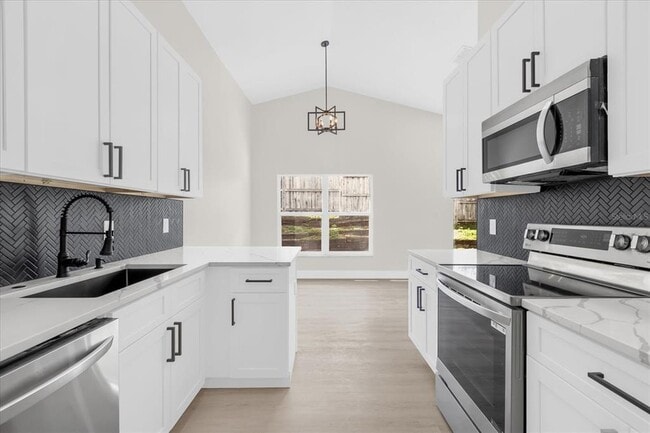 Building Photo - 350 Lakebreeze Cir