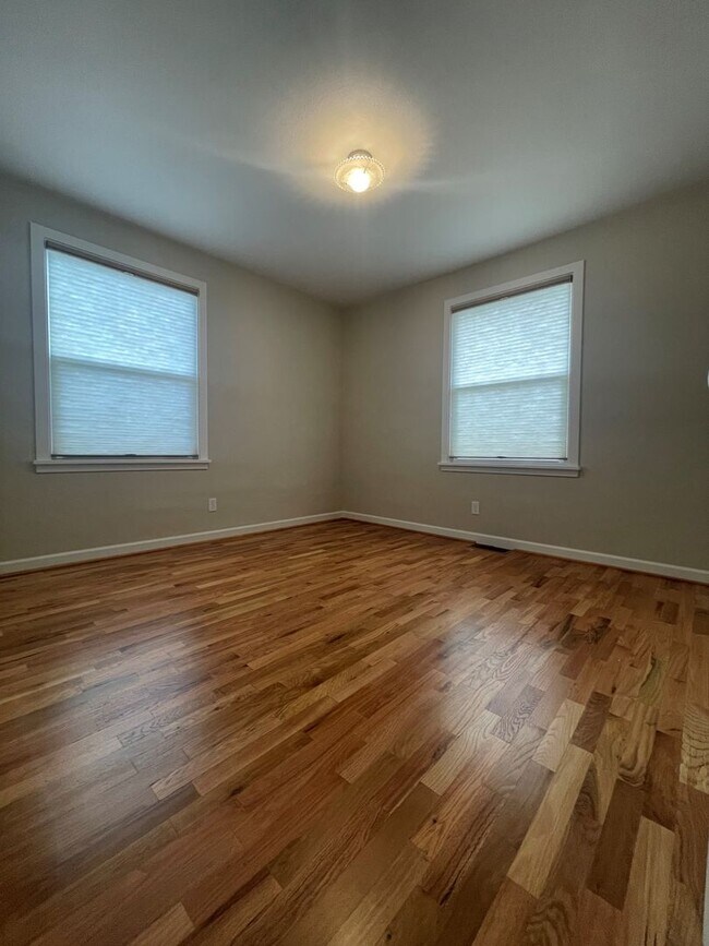 Building Photo - 3-bedroom 2-bathroom Single Family Home