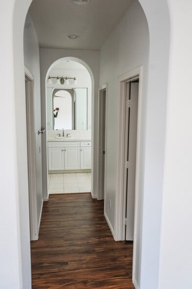 master walk-in closets leading to master bathroom - 1882 Shadetree Dr