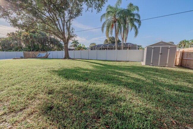 Building Photo - 842 SE Streamlet Ave