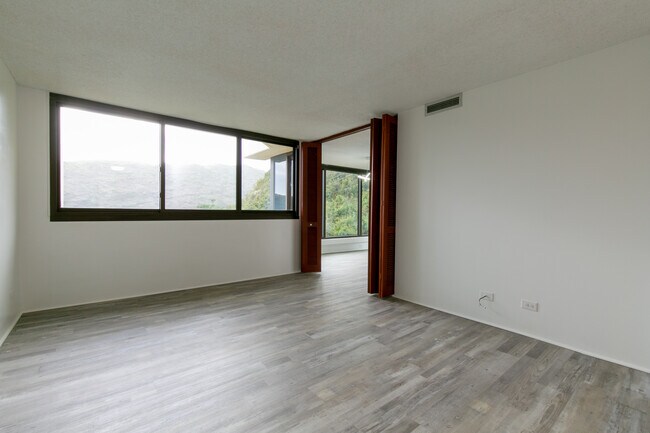 Building Photo - 250 Kawaihae St