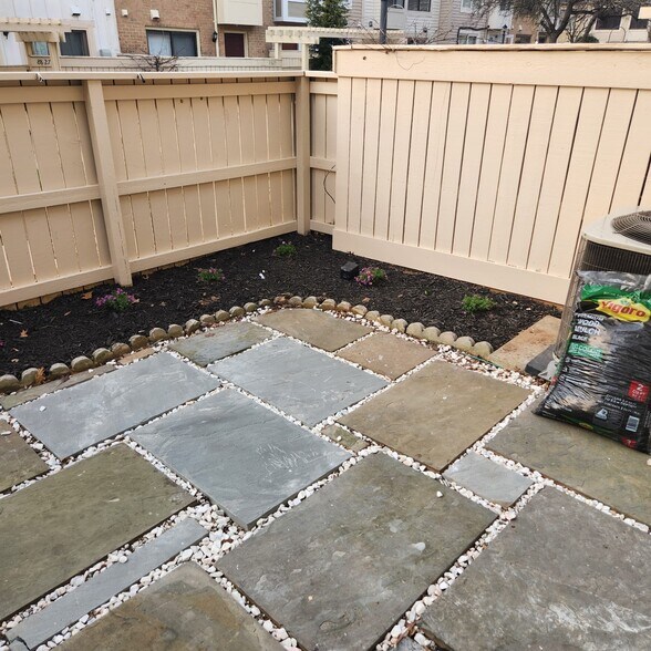 Building Photo - 30 Welbeck Ct