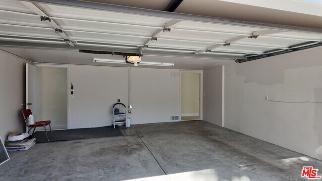 Building Photo - 8120 Billowvista Dr