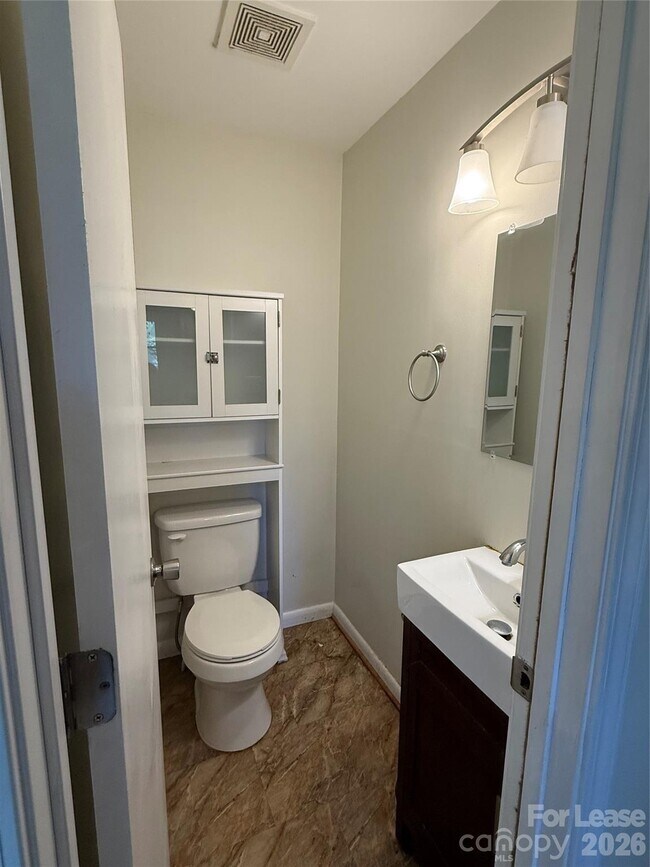 Building Photo - 910 Edgemont Ave