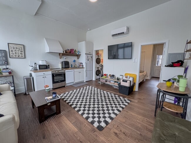 Building Photo - 1832-34 Callowhill St