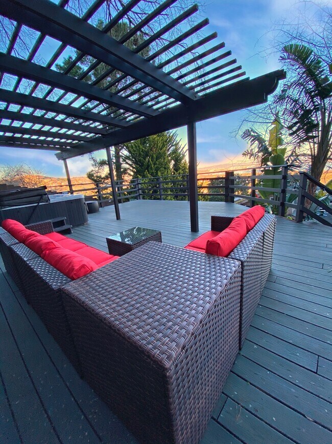 Building Photo - 266 Humboldt Rd