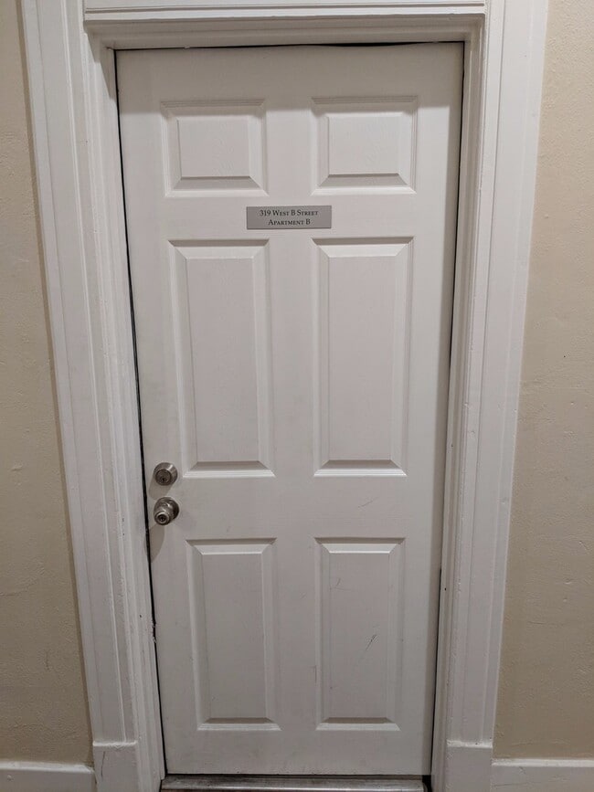 Primary Photo - One Bedroom Loft Apartment Available in Hi...