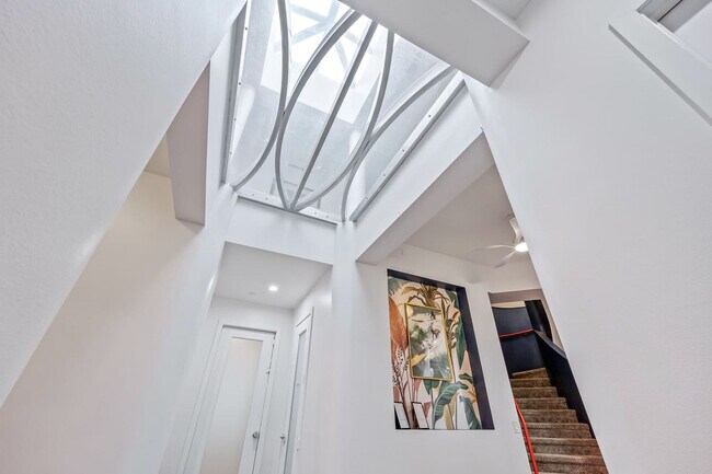 Building Photo - 873 S Atlantic Ave