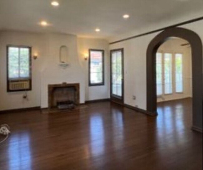 Building Photo - 1171 Huntington Dr