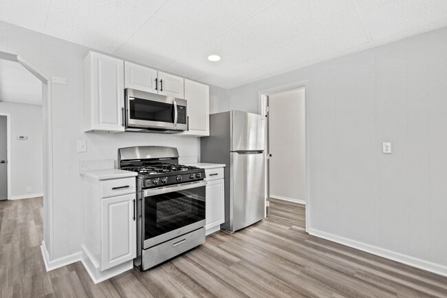 Building Photo - Stunning 3 bedroom home in Mt. Washington available August 1!