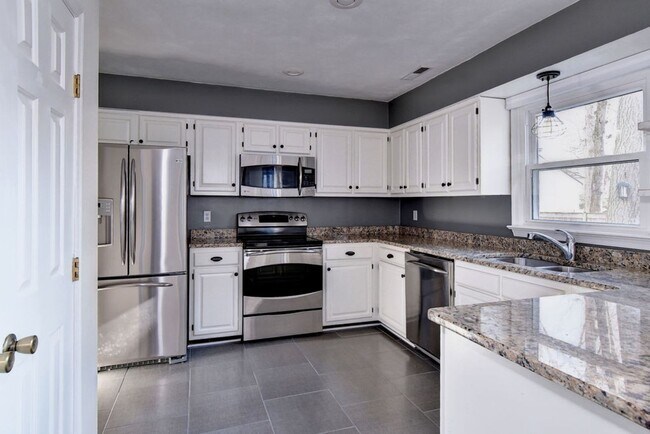 Building Photo - Great Corner Lot in Kiln Creek