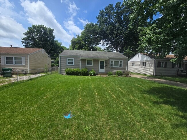 Building Photo - 3 Bedroom 1 Bathroom 1250.00