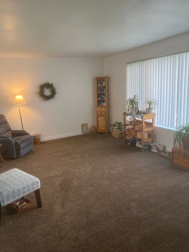 Primary Photo - 2 bed/1 bath - Available for immediate one...
