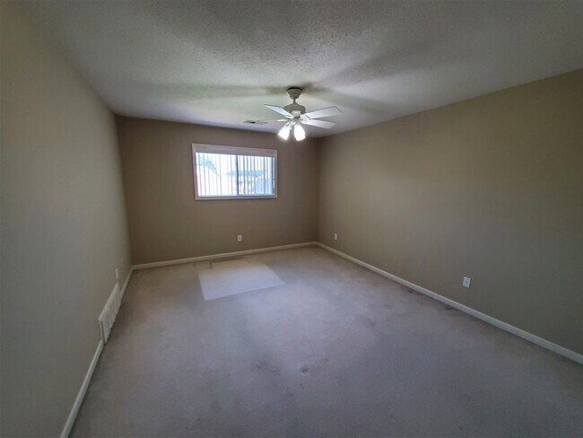 Building Photo - 472 Hunters Mill Cove