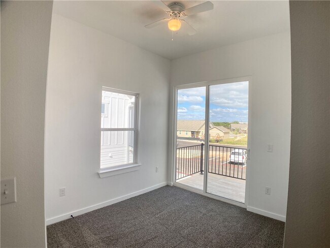 Building Photo - 255 Lourdes Ct