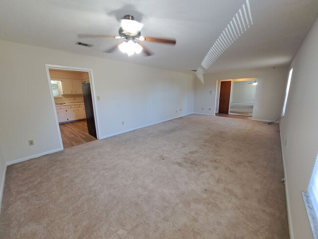 Building Photo - Affordable 3BR/2BA Pool Home