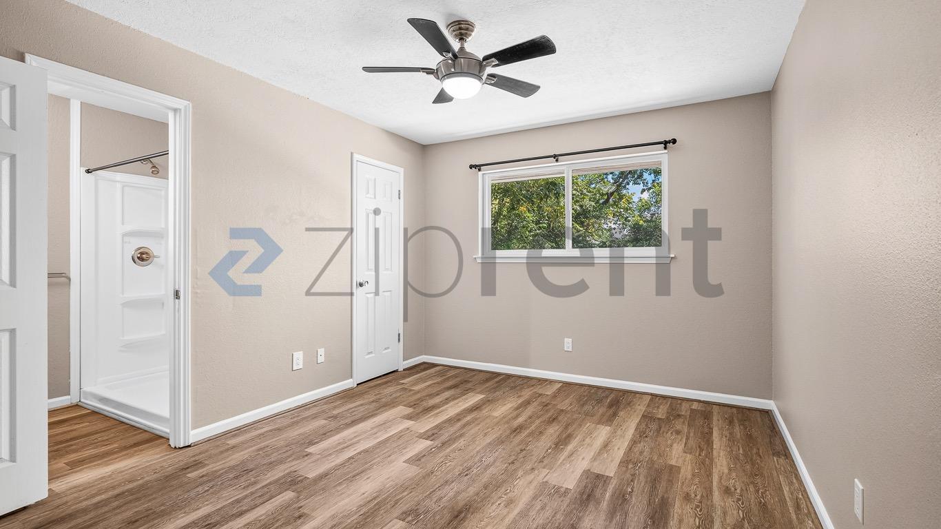 Building Photo - Unit