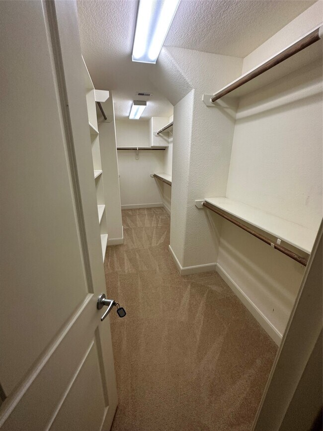 Building Photo - 5151 Oasis Park Ln