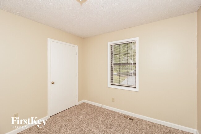 Building Photo - 4053 Evelyn Dr