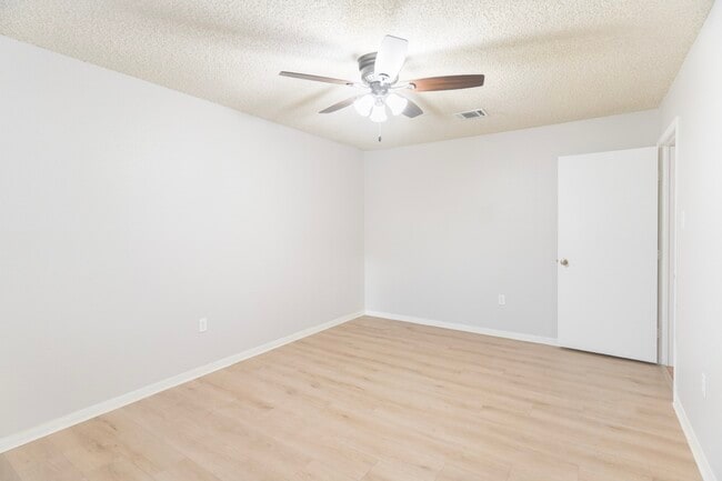 Building Photo - 2135 Whiteback Dr