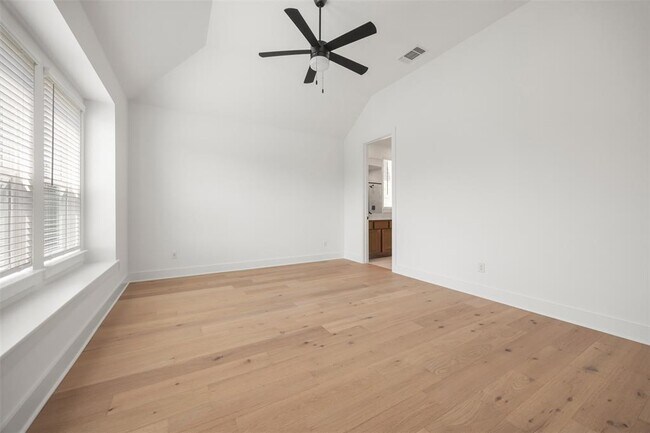 Building Photo - 128 Fox Run