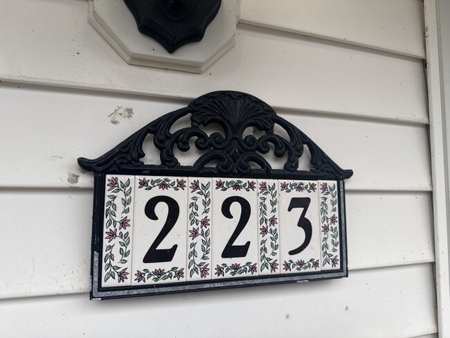 Building Photo - 223 Wiegel Dr