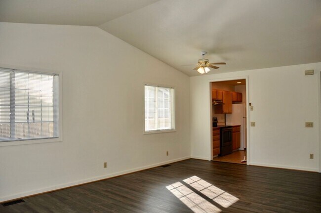 Building Photo - 2 bed 1 bath duplex Post Falls