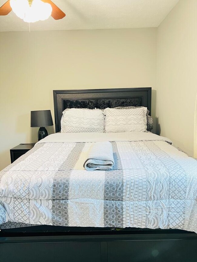 Building Photo - Furnished pillory way beauty