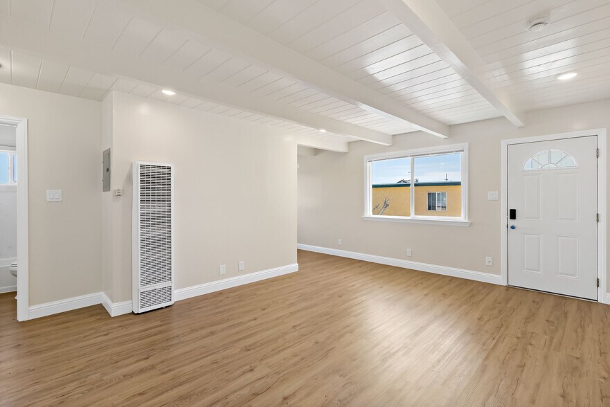 Building Photo - 1970 Powell St